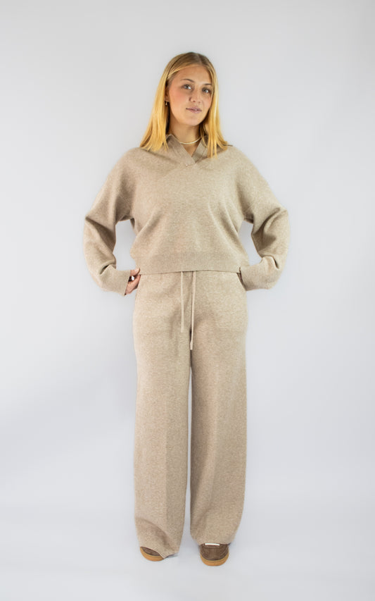 Ensemble beige col V en maille douce