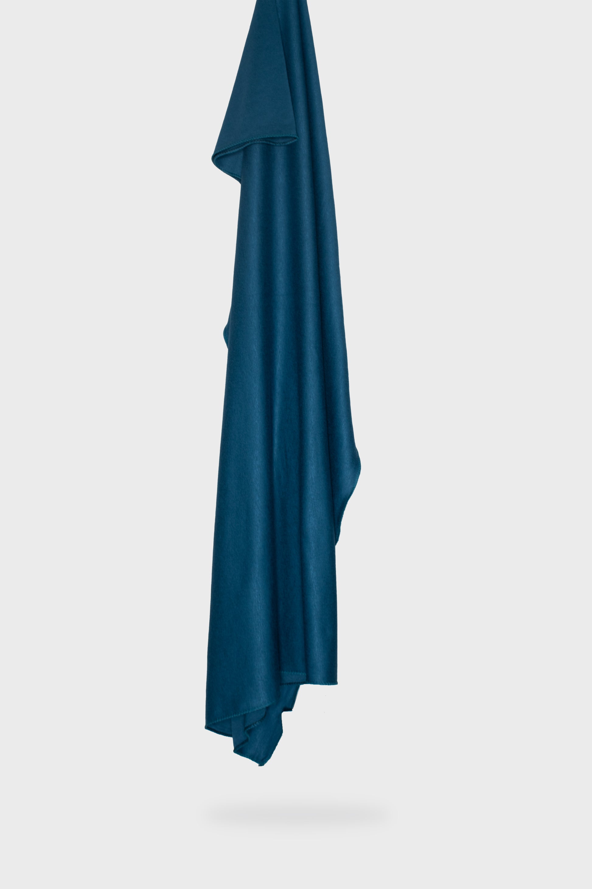 Hijab jersey bleu accroché, tissu fluide et doux